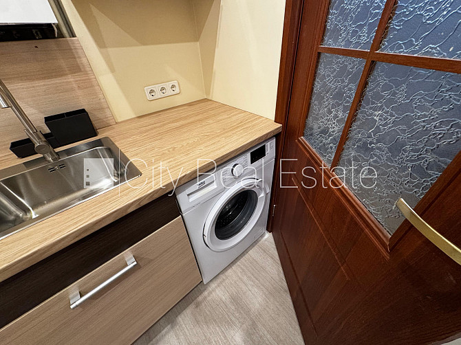 Pagalma ēka, renovēta māja, labiekārtota apzaļumota teritorija, vieta automašīnai, viena Rīga - foto 11