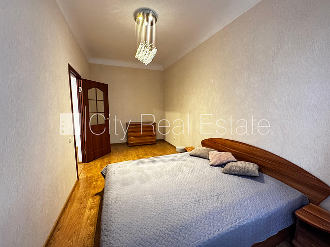 Pagalma ēka, renovēta māja, labiekārtota apzaļumota teritorija, vieta automašīnai, viena Rīga - foto 5