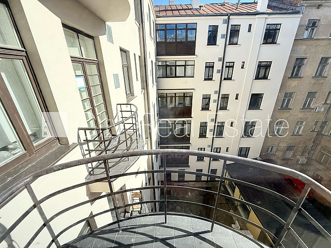 Fasādes māja, renovēta māja, labiekārtota apzaļumota teritorija, slēgts pagalms, ieeja no Rīga - foto 9