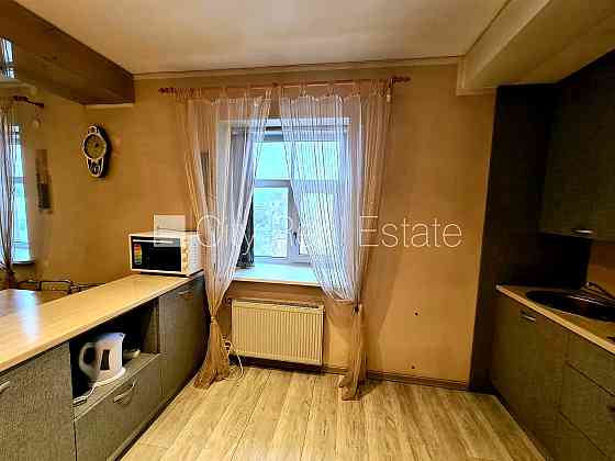 Фасадный дом, бесплатная стоянка во дворе, вход со двора, окна выходят во двор, Rīga