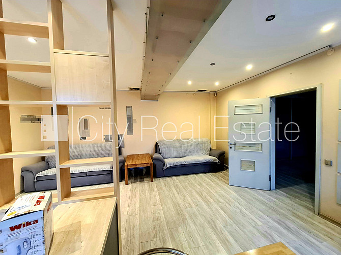 Fasādes māja, bezmaksas stāvvieta pagalmā, ieeja no pagalma, logi vērsti uz pagalma pusi, Rīga - foto 3