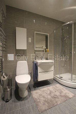 Фасадный дом, реновированный дом, благоустроенный озеленённый двор, закрытый Рига - изображение 18