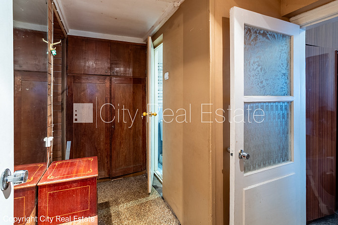 Pagalma ēka, slēgta teritorija, iežogota teritorija ar metāla sētu, garāža vienai Rīga - foto 15