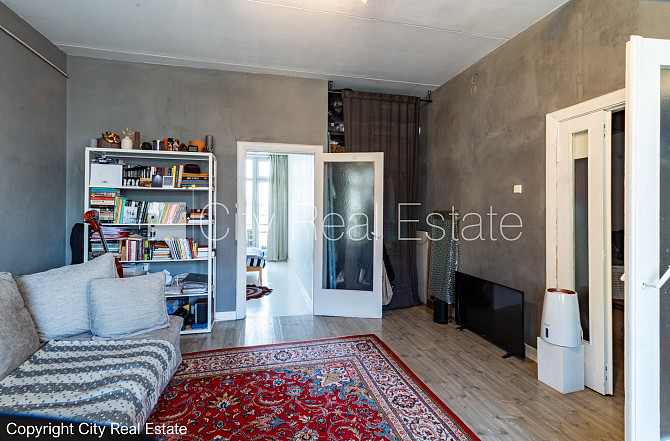 Fasādes māja, labiekārtots apzaļumots pagalms, vieta automašīnai, ieeja no ielas un pagalma, Rīga - foto 6