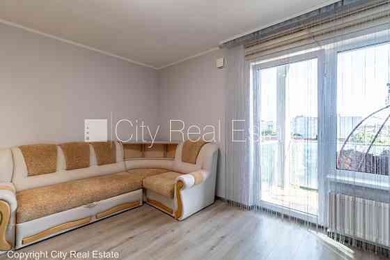 Новостройка, фасадный дом, благоустроенный озеленённый двор, территория Rīga