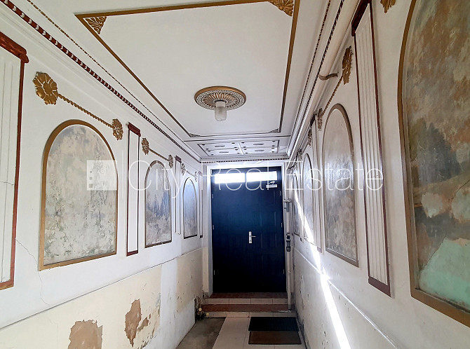 Fasādes māja, slēgts pagalms, vieta automašīnai, logi vērsti mājas abās pusēs, plašs Rīga - foto 14