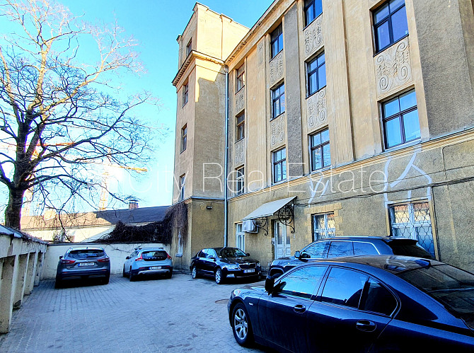 Fasādes māja, slēgts pagalms, vieta automašīnai, logi vērsti mājas abās pusēs, plašs Rīga - foto 20