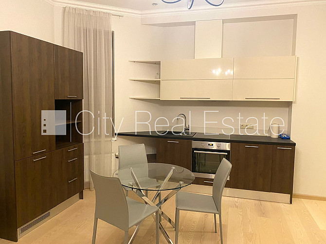 Kāpņu telpa pēc kosmētiskā remonta, guļamistabu skaits 1 gab., telpas izolētas, studio tipa, Rīga - foto 3