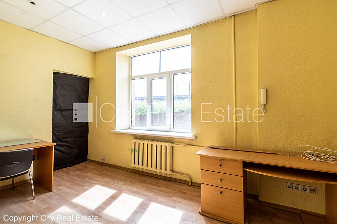 Pagalma ēka, slēgts pagalms, teritorijas iebrauktuves vārti aprīkoti ar automatizētu Rīga - foto 12