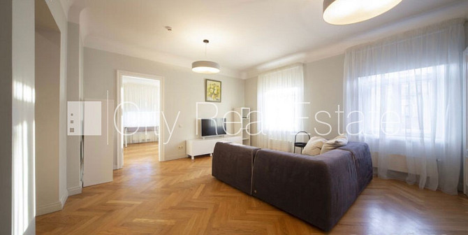 Renovēta māja, labiekārtots apzaļumots pagalms, ieeja no ielas, ir lifts, kāpņu telpa pēc Rīga - foto 10