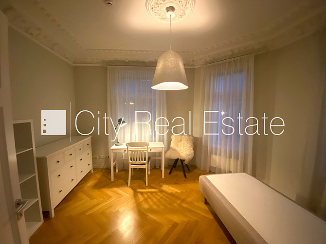 Renovēta māja, labiekārtots apzaļumots pagalms, ieeja no ielas, ir lifts, kāpņu telpa pēc Rīga - foto 5