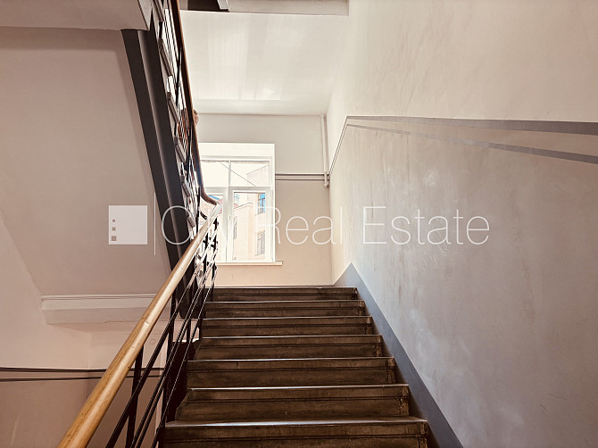 Земля в собственности, фасадный дом, закрытый двор, территория обнесена забором, Рига - изображение 20