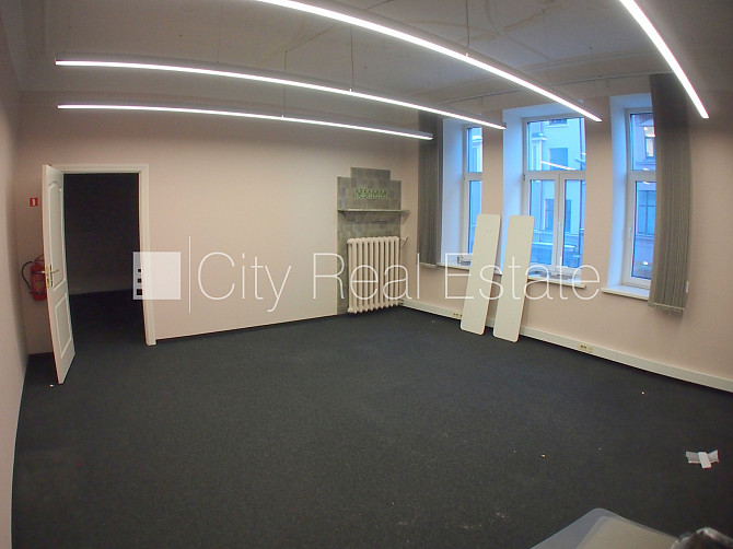 Фасадный дом, закрытый двор, объект охраняет физическая охрана, вход с улицы, Рига - изображение 8