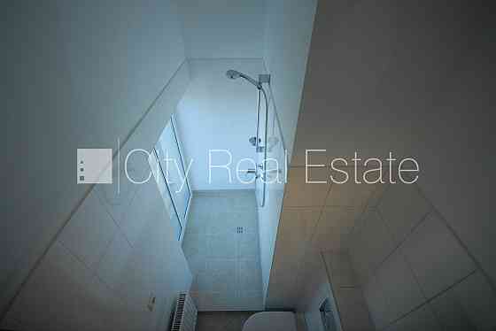 Фасадный дом, панельный дом, благоустроенная озеленённая территория, подъездная Rīga