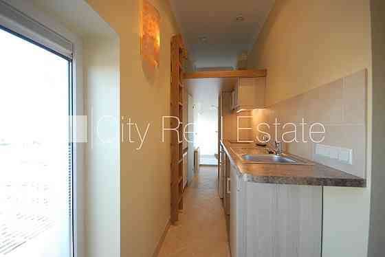 Фасадный дом, панельный дом, благоустроенная озеленённая территория, подъездная Rīga