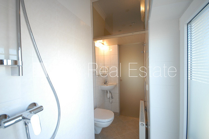 Fasādes māja, paneļu māja, labiekārtota apzaļumota teritorija, bruģēts piebraucamais Rīga - foto 6