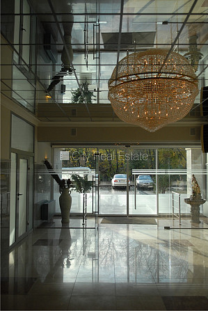 Fasādes māja, paneļu māja, labiekārtota apzaļumota teritorija, bruģēts piebraucamais Rīga - foto 10