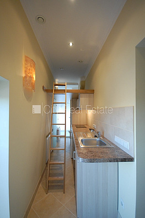 Fasādes māja, paneļu māja, labiekārtota apzaļumota teritorija, bruģēts piebraucamais Rīga - foto 2