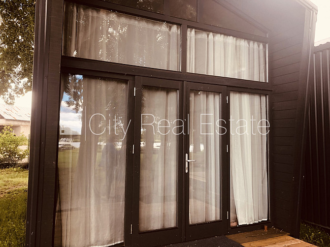 Новостройка, благоустроенная озеленённая территория, широкий вид из окна, Рига - изображение 11