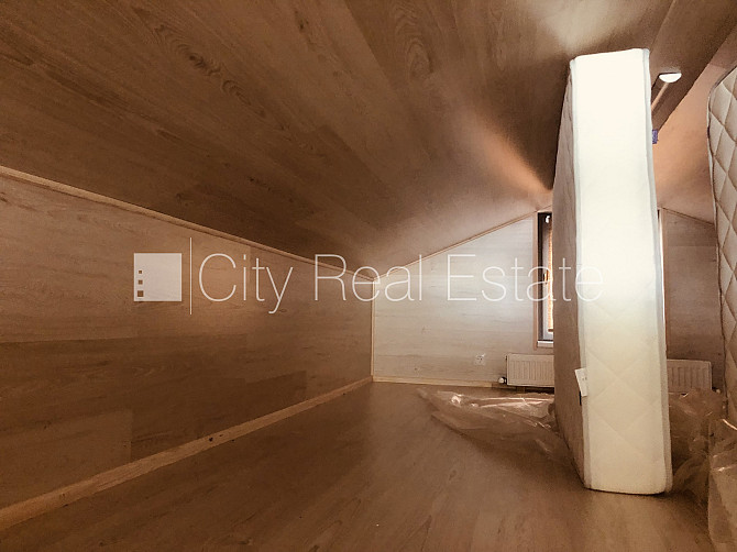 Новостройка, благоустроенная озеленённая территория, широкий вид из окна, Рига - изображение 18