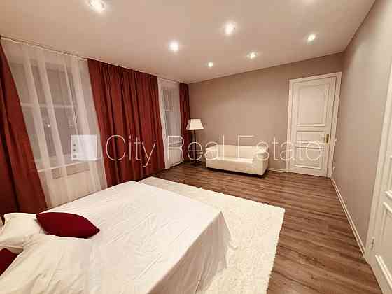 Фасадный дом, реновированный дом, возможность аренды парковки, вход с улицы, Rīga