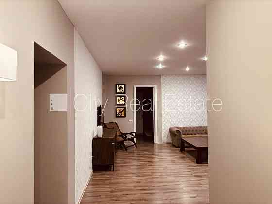 Фасадный дом, реновированный дом, возможность аренды парковки, вход с улицы, Rīga