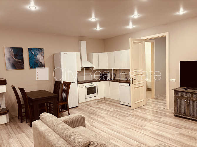 Fasādes māja, renovēta māja, slēgts pagalms, iespēja nomāt autostāvvietu, ieeja no ielas, Rīga - foto 1