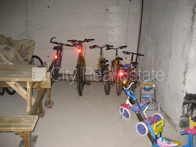 Благоустроенный озеленённый двор, въездные ворота оснащены автоматической Юрмала - изображение 14