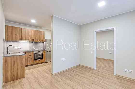 Фасадный дом, закрытый двор, окна выходят во двор, количество спален 2 шт., студио, Рига