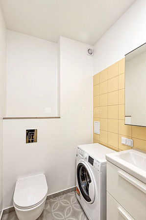 Фасадный дом, закрытый двор, окна выходят во двор, количество спален 2 шт., студио, Рига - изображение 7