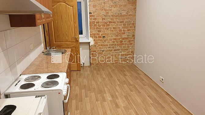 Фасадный дом, реновированный дом, вход со двора, лифт, окна выходят на улицу, Рига - изображение 16