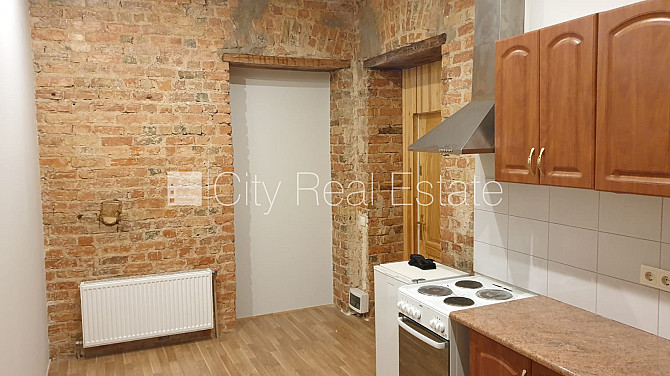 Фасадный дом, реновированный дом, вход со двора, лифт, окна выходят на улицу, Рига - изображение 18