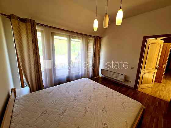 Домовладение, реставрированный дом, благоустроенный озеленённый двор, закрытая Rīga