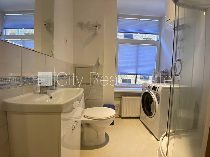 Pagalma māja, vieta automašīnai, ieeja no pagalma, studio tipa, virtuve apvienota ar viesistabu, Rīga - foto 9