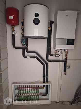 Tiek pārdota vienstāvīga jaunbūve ar balto apdari.  Dzīvojamā platība 146 m2. Viesistaba ar virtuvi  Елгава и Елгавский край