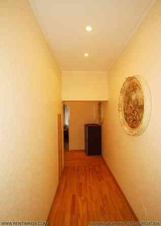 Kвартира с двумя спальнями, просторной жилой комнатой, кухней и двумя санузлами Рига