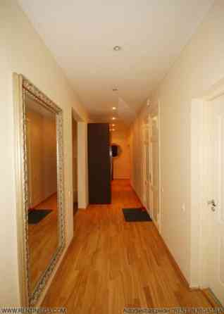 Kвартира с двумя спальнями, просторной жилой комнатой, кухней и двумя санузлами Рига