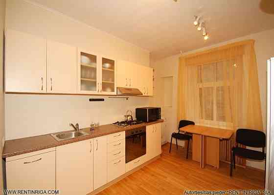 Kвартира с двумя спальнями, просторной жилой комнатой, кухней и двумя санузлами Рига