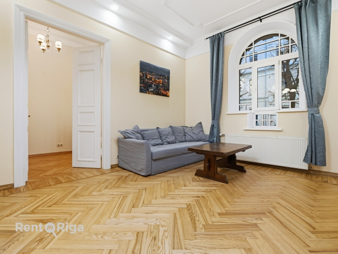 Skaists 3 istabu dzīvoklis renovētā pirmskara ēkā prestižajā Alberta ielā, Rīgas Klusajā Rīga - foto 3