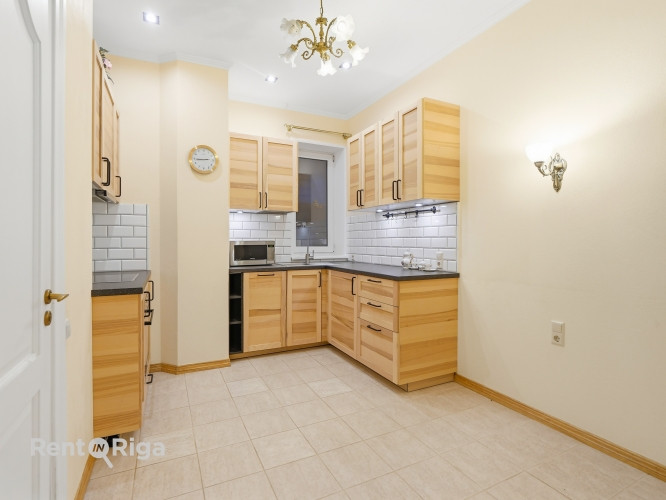 Skaists 3 istabu dzīvoklis renovētā pirmskara ēkā prestižajā Alberta ielā, Rīgas Klusajā Rīga - foto 6