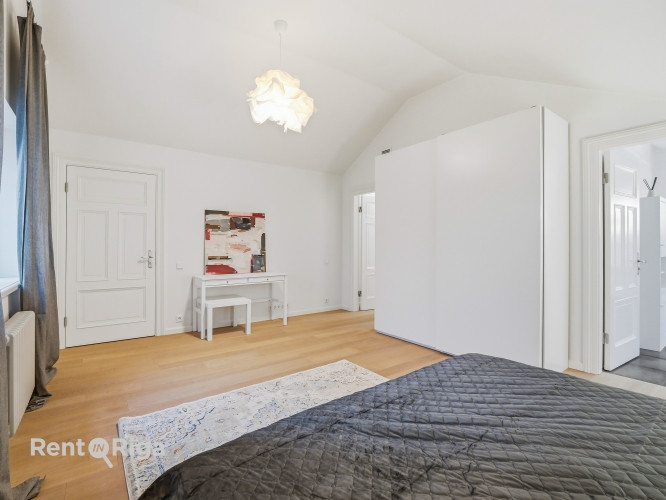 Izīrē plašu un elegantu mansarda dzīvokli ekskluzīvā vietā  Ogļu ielā 30, Rīgā.  Piedāvājumā unikāls Рига - изображение 15