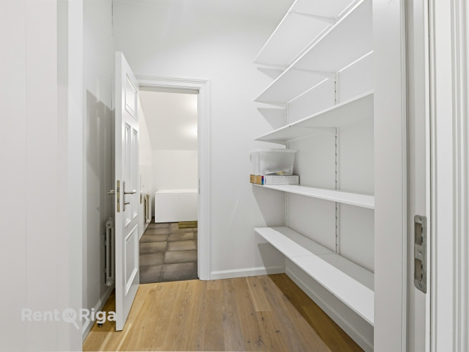 Izīrē plašu un elegantu mansarda dzīvokli ekskluzīvā vietā  Ogļu ielā 30, Rīgā.  Piedāvājumā unikāls Рига - изображение 11