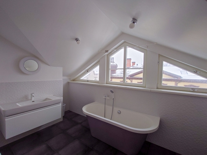 Izīrē plašu un elegantu mansarda dzīvokli ekskluzīvā vietā  Ogļu ielā 30, Rīgā.  Piedāvājumā unikāls Рига - изображение 6