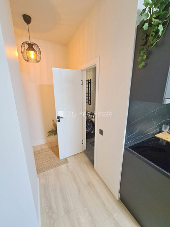 Pagalma ēka, renovēta māja, slēgts pagalms, ieeja no ielas un pagalma, kāpņu telpa pēc Rīga - foto 11