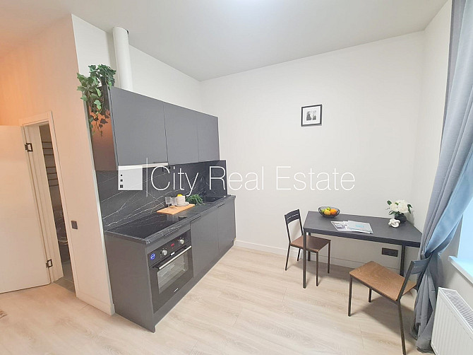 Pagalma ēka, renovēta māja, slēgts pagalms, ieeja no ielas un pagalma, kāpņu telpa pēc Rīga - foto 1