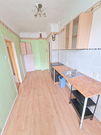 Fasādes māja, ieeja no ielas, kāpņu telpa pēc kosmētiskā remonta, logi vērsti uz pagalma Rīga - foto 14