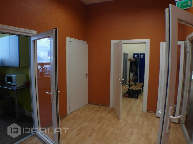 Nomai piedāvā nelielu ražošanas telpu ar ofisa telpu. Pieejams augstas jaudas elektro Rīga - foto 11