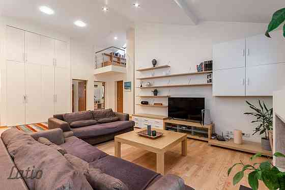 Pārdošanā plašs un funkcionāls 5 istabu dzīvoklis klusā pilsētas centra iekšpagalmā. Lieliska lokāci Rīga