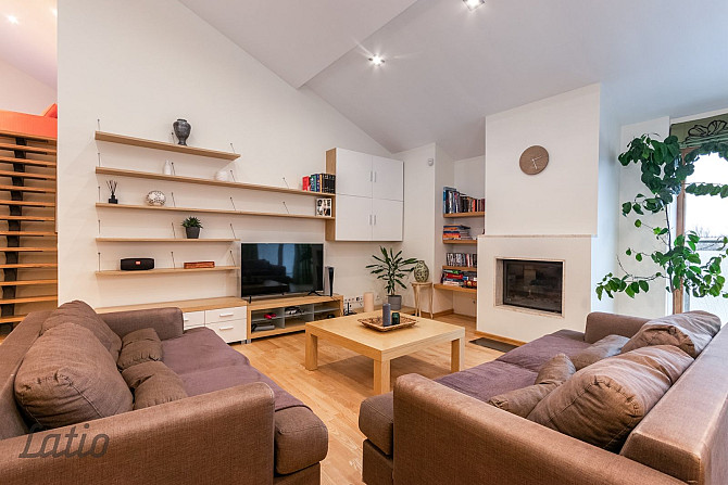 Pārdošanā plašs un funkcionāls 5 istabu dzīvoklis klusā pilsētas centra iekšpagalmā. Rīga - foto 2