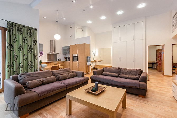 Pārdošanā plašs un funkcionāls 5 istabu dzīvoklis klusā pilsētas centra iekšpagalmā. Rīga - foto 3